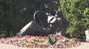 Uroczystości przy pomniku „Polegli-Niepokonani” na Cmentarzu Powstańców Warszawy na Woli  fot. ŚWIECZAK