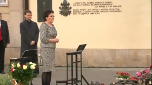 Premier Ewa Kopacz złożyła kwiaty na grobie ks.Jerzego Popiełuszki fot. ŚWIECZAK