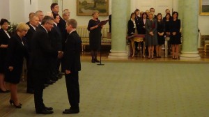 Prezydent RP Bronisław Komorowski i Minister Spraw Zagranicznych Grzegorz Schetyna wręczyli odznaczenia z okazji Dnia Służby Zagranicznej fot. ŚWIECZAK