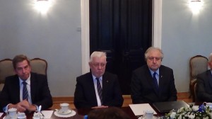 Prezydent RP Bronisław Komorowski spotkał się z konstytucjonalistami – Prezesem Trybunału Konstytucyjnego i byłymi prezesami TK  fot. ŚWIECZAK 