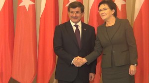 prezes Rady Ministrów Ewa Kopacz spotkała się z premierem Turcji Ahmetem Davutoğlu fot. ŚWIECZAK
