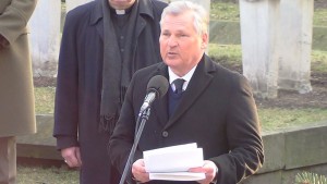 Prezydent Alek­san­der Kwa­śniew­ski  Uroczystości pogrzebowe Józefa Oleksego  fot. ŚWIECZAK