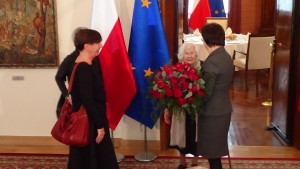 Premier Ewa Kopacz spotka się z aktorką Danutą Szaflarską, która w dniu jutrzejszym obchodzić będzie 100. urodziny. fot.ŚWIECZAK