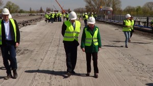 Most Łazienkowski - prace remontowe, wizyta prezydent Hanny Gronkiewicz-Waltz i  dziennikarzy. fot. ŚWIECZAK