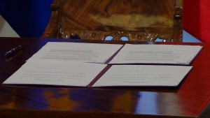 Prezydent Komorowski podpisał  ustawę o kierowaniu obroną państwa w czasie wojny fot. ŚWIECZAK