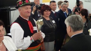 Andrzej Marat ze Starego Grudza Bogdan Borusewicz Finał konkursu „Sołtys Roku 2014" fot. ŚWIECZAK