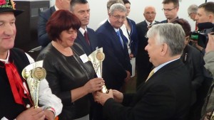 Danuta Martowłos z Mościska Bogdan Borusewicz Finał konkursu „Sołtys Roku 2014" fot. ŚWIECZAK