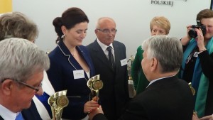 Maja Winiarska-Czajkowska z OpypBogdan Borusewicz Finał konkursu „Sołtys Roku 2014" fot. ŚWIECZAK