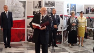 Wystawa  „Odrodzony Senat. 25 lat w służbie Polonii i Polaków za granicą (1989-2014)” fot. ŚWIECZAK