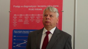 Marszałek Senatu Bogdan Borusewicz Wystawa w Senacie „Możemy i powinniśmy lepiej leczyć raka piersi” fot. ŚWIECZAK
