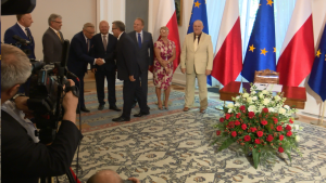 Prezydent Bronisław Komorowski podpisał ustawę o Radzie Dialogu Społecznego fot. ŚWIECZAK
