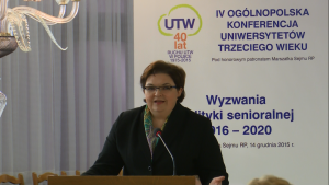 dr Elżbieta Bojanowska, wiceminister rodziny, pracy i polityki społecznej IV Ogólnopolska Konferencja Uniwersytetów Trzeciego Wieku fot. ŚWIECZAK
