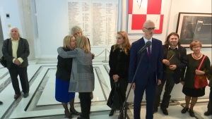 Wicemarszałek Senatu Maria Koc otworzyła wystawę „Ofiarom Katastrofy Smoleńskiej” fot. ŚWIECZAK