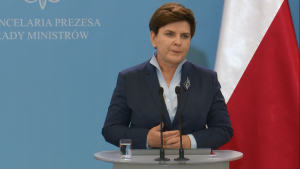 Premier Beata Szydło: Płaca minimalna w 2017 roku wyniesie 2000 zł fot. ŚWIECZAK