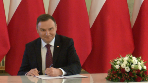 Prezydent RP Andrzej Duda podpisał tzw. pierwszą ustawę innowacyjną fot. ŚWIECZAK
